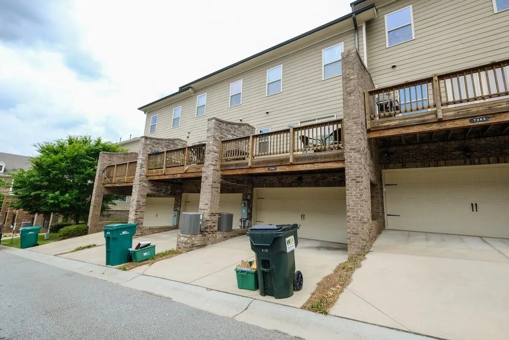 7355 Glisten Avenue, Atlanta, Georgia 30328, 3 Bedrooms Bedrooms, ,3 BathroomsBathrooms,Residential,Sold,7355 Glisten Avenue,6894386