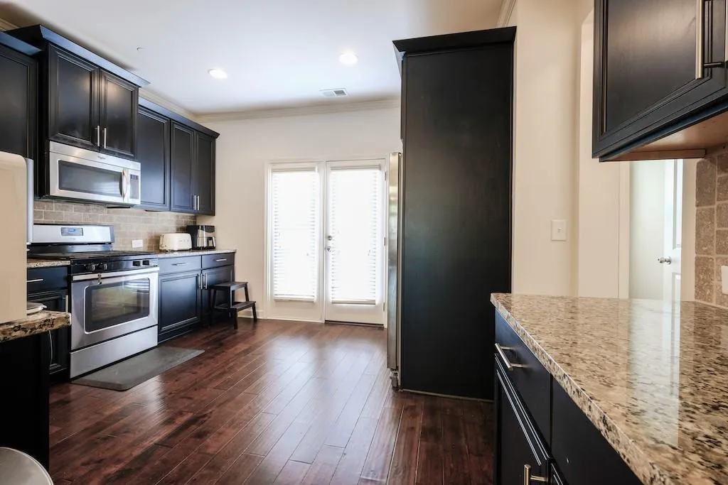 7355 Glisten Avenue, Atlanta, Georgia 30328, 3 Bedrooms Bedrooms, ,3 BathroomsBathrooms,Residential,Sold,7355 Glisten Avenue,6894386