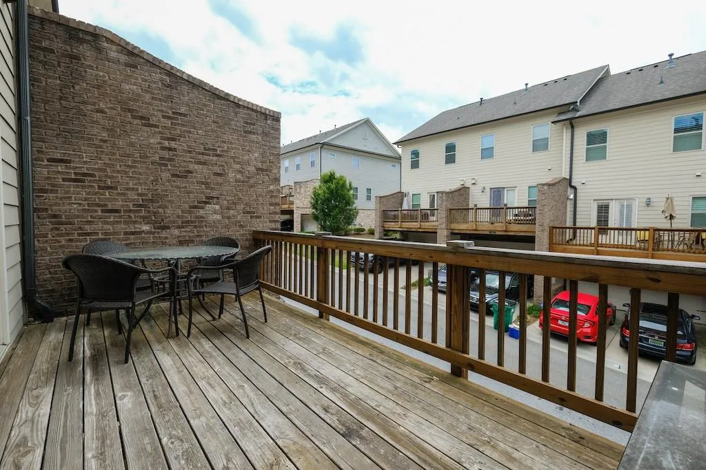 7355 Glisten Avenue, Atlanta, Georgia 30328, 3 Bedrooms Bedrooms, ,3 BathroomsBathrooms,Residential,Sold,7355 Glisten Avenue,6894386