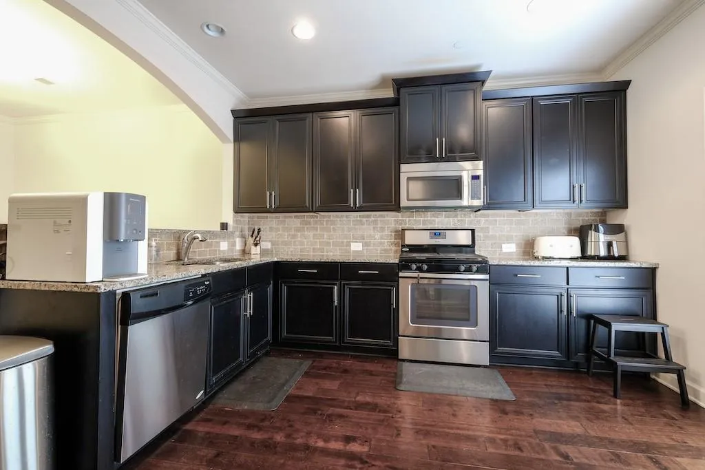 7355 Glisten Avenue, Atlanta, Georgia 30328, 3 Bedrooms Bedrooms, ,3 BathroomsBathrooms,Residential,Sold,7355 Glisten Avenue,6894386