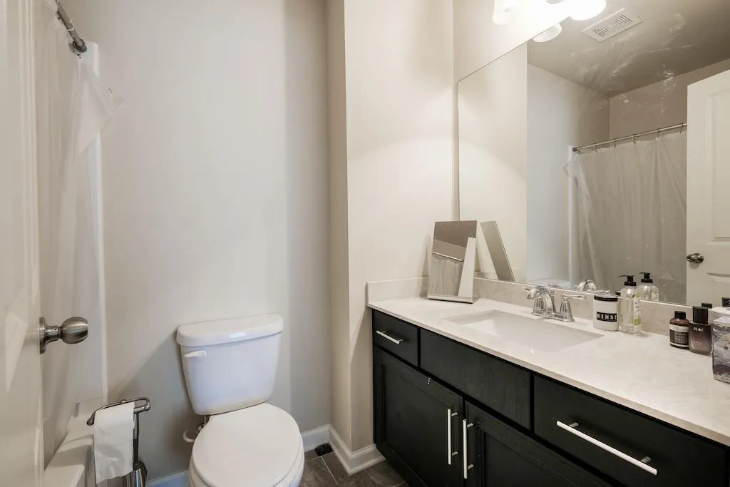 7355 Glisten Avenue, Atlanta, Georgia 30328, 3 Bedrooms Bedrooms, ,3 BathroomsBathrooms,Residential,Sold,7355 Glisten Avenue,6894386