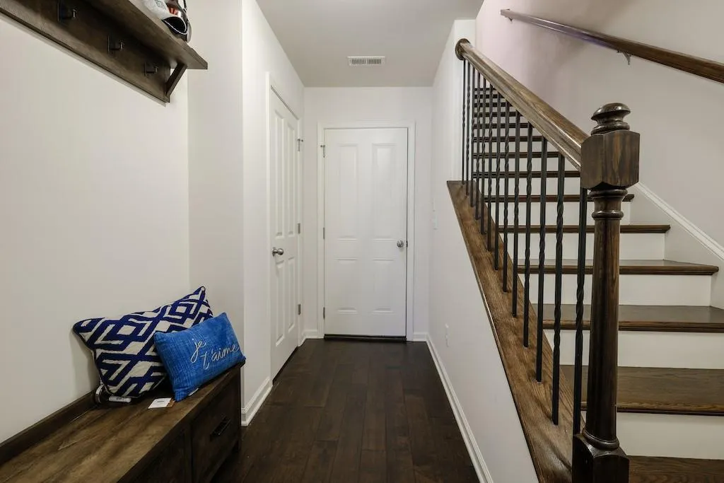 7355 Glisten Avenue, Atlanta, Georgia 30328, 3 Bedrooms Bedrooms, ,3 BathroomsBathrooms,Residential,Sold,7355 Glisten Avenue,6894386