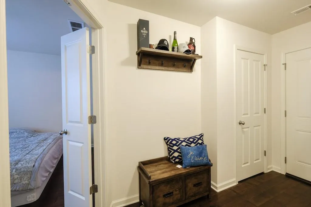 7355 Glisten Avenue, Atlanta, Georgia 30328, 3 Bedrooms Bedrooms, ,3 BathroomsBathrooms,Residential,Sold,7355 Glisten Avenue,6894386