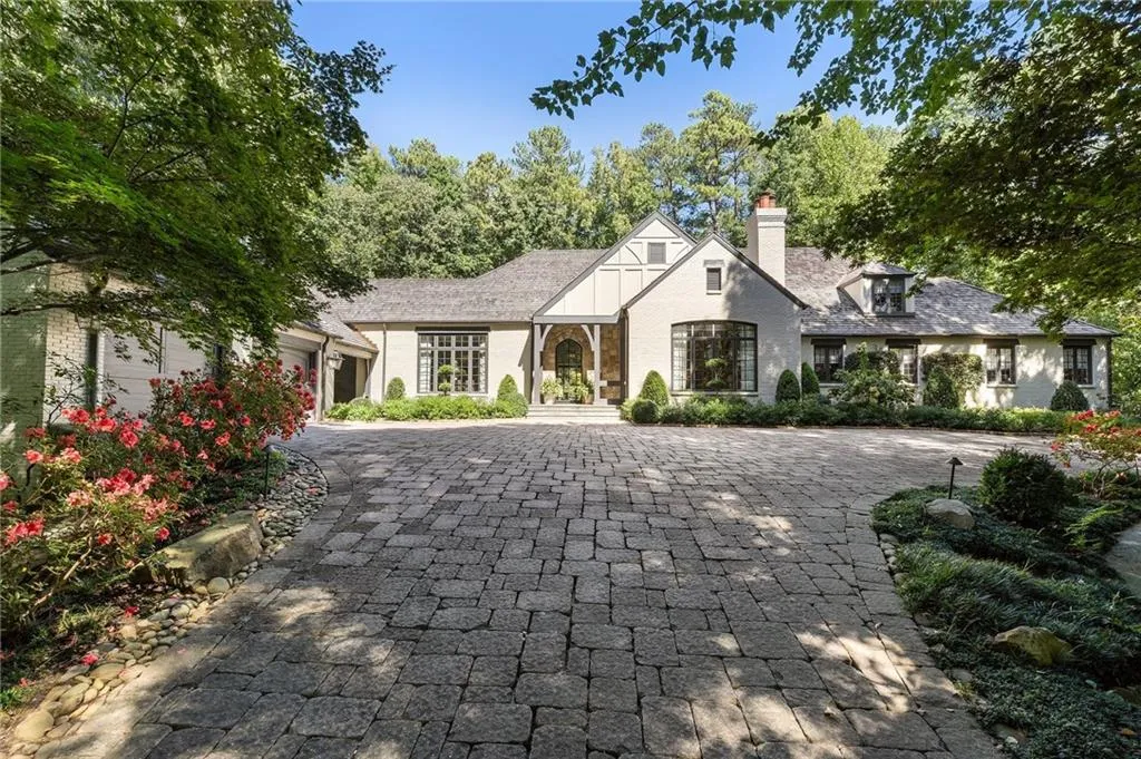 5595 Cross Gate Drive, Atlanta, Georgia 30327, 6 Bedrooms Bedrooms, ,5 BathroomsBathrooms,Residential,Sold,5595 Cross Gate Drive,7473464