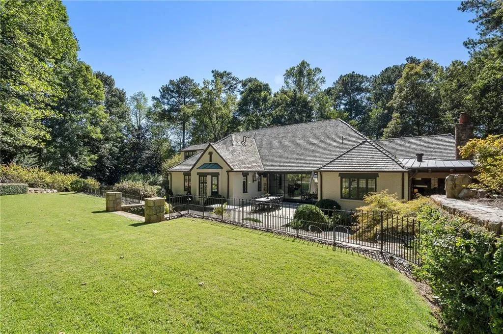 5595 Cross Gate Drive, Atlanta, Georgia 30327, 6 Bedrooms Bedrooms, ,5 BathroomsBathrooms,Residential,Sold,5595 Cross Gate Drive,7473464