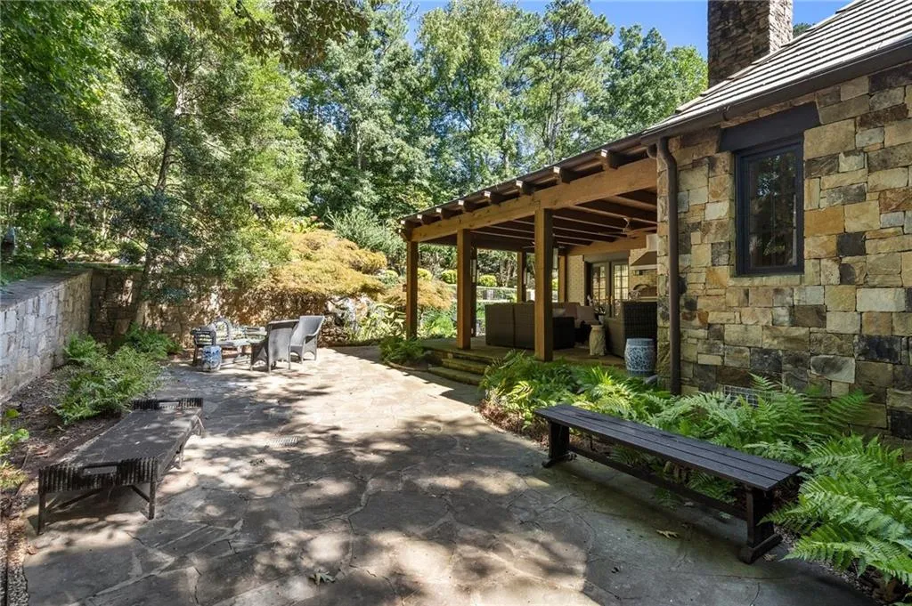 Side patio off of loggia with hardscape.