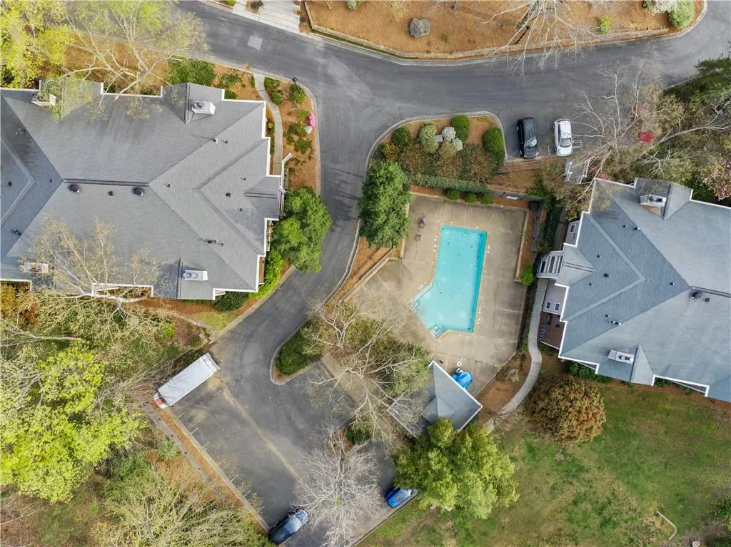 409 Barrington Hills Drive, Sandy Springs, Georgia 30350, 2 Bedrooms Bedrooms, ,2 BathroomsBathrooms,Residential,Sold,409 Barrington Hills Drive,6851331