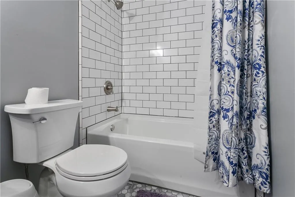 409 Barrington Hills Drive, Sandy Springs, Georgia 30350, 2 Bedrooms Bedrooms, ,2 BathroomsBathrooms,Residential,Sold,409 Barrington Hills Drive,6851331