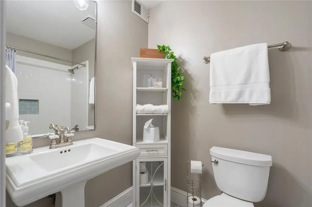 893 Ne Piedmont Avenue Ne Unit 3, Atlanta, Georgia 30309, 1 Bedroom Bedrooms, ,1 BathroomBathrooms,Residential,For Sale,893 Ne Piedmont Avenue Ne Unit 3,7589858