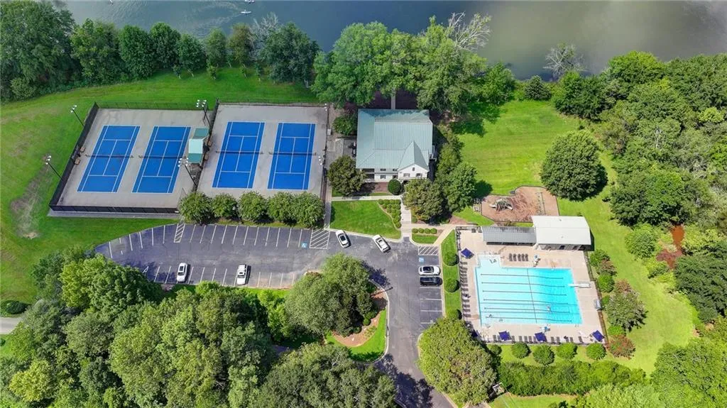 135 River Landing Ne, Sandy Springs, Georgia 30350, 5 Bedrooms Bedrooms, ,4 BathroomsBathrooms,Residential,For Sale,135 River Landing Ne,7630187