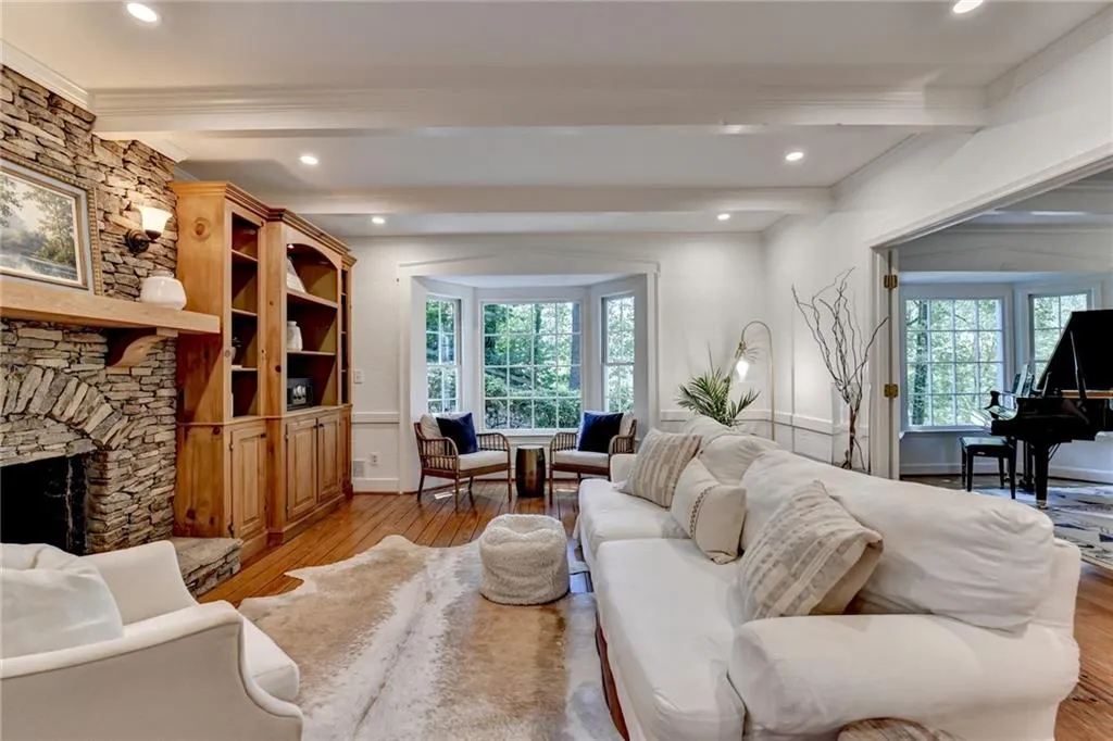 135 River Landing Ne, Atlanta, Georgia 30350, 5 Bedrooms Bedrooms, ,4 BathroomsBathrooms,Residential,For Sale,135 River Landing Ne,7630187