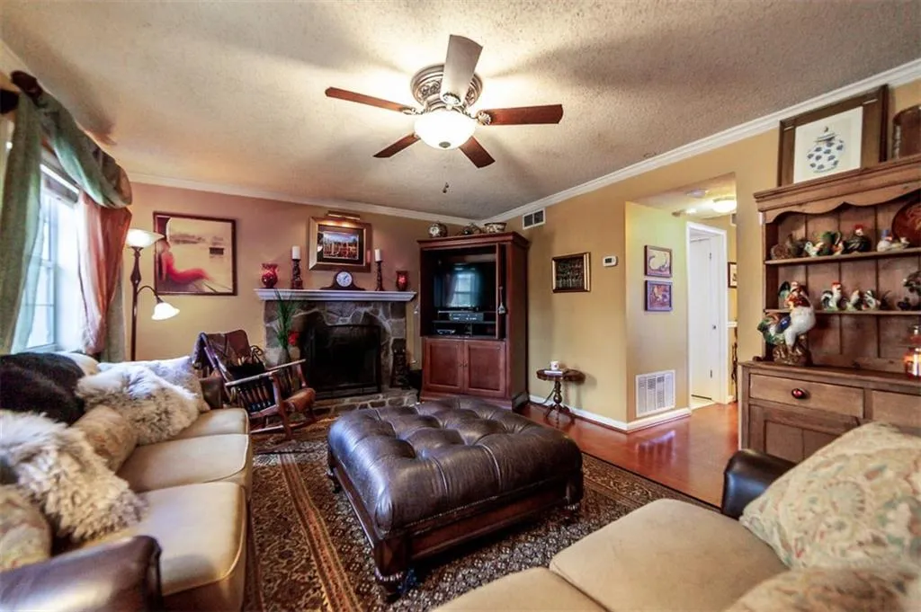 6900 Roswell Road Unit G1, Atlanta, Georgia 30328, 3 Bedrooms Bedrooms, ,2 BathroomsBathrooms,Residential,Sold,6900 Roswell Road Unit G1,6129565