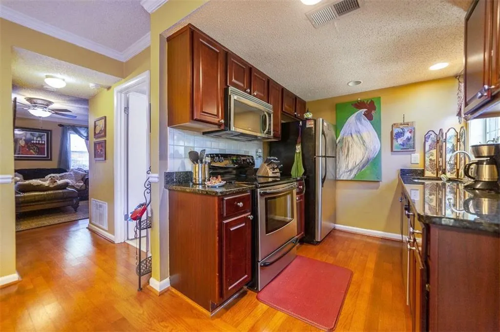 6900 Roswell Road Unit G1, Atlanta, Georgia 30328, 3 Bedrooms Bedrooms, ,2 BathroomsBathrooms,Residential,Sold,6900 Roswell Road Unit G1,6129565
