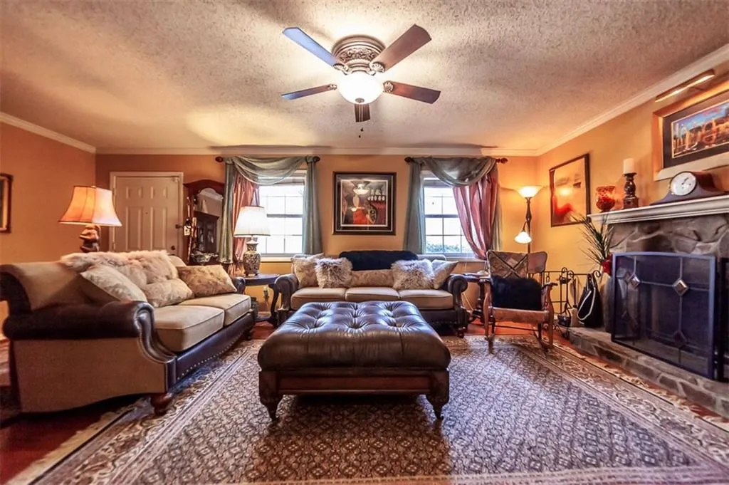 6900 Roswell Road Unit G1, Atlanta, Georgia 30328, 3 Bedrooms Bedrooms, ,2 BathroomsBathrooms,Residential,Sold,6900 Roswell Road Unit G1,6129565