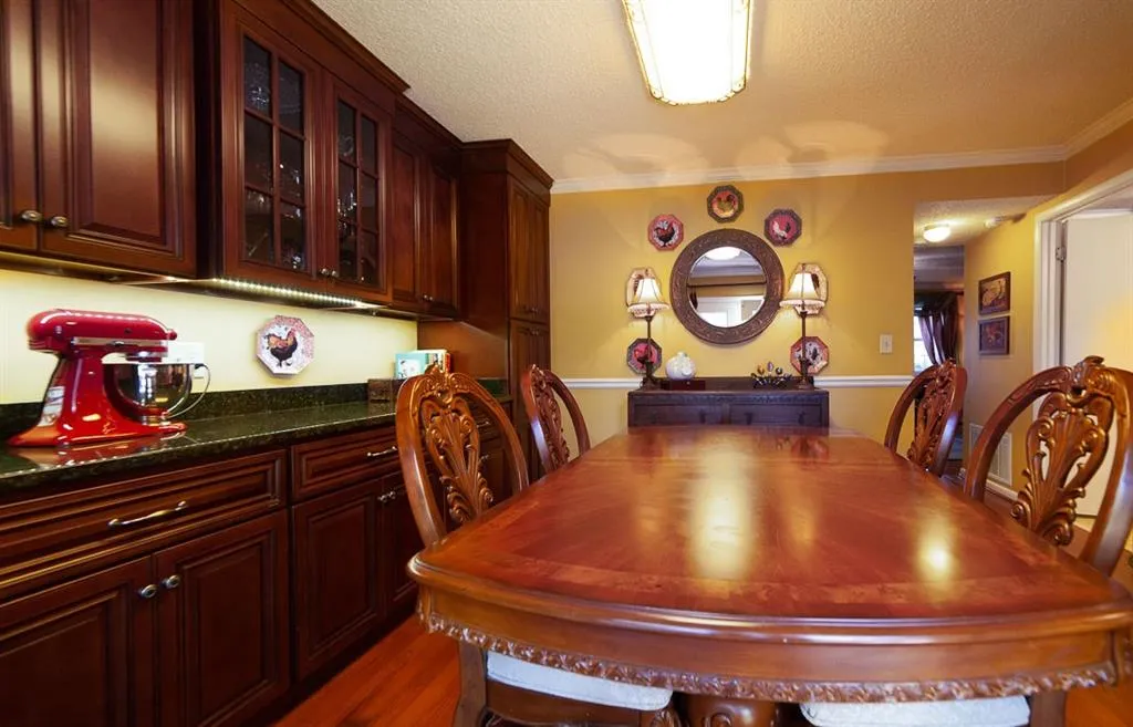 6900 Roswell Road Unit G1, Atlanta, Georgia 30328, 3 Bedrooms Bedrooms, ,2 BathroomsBathrooms,Residential,Sold,6900 Roswell Road Unit G1,6129565