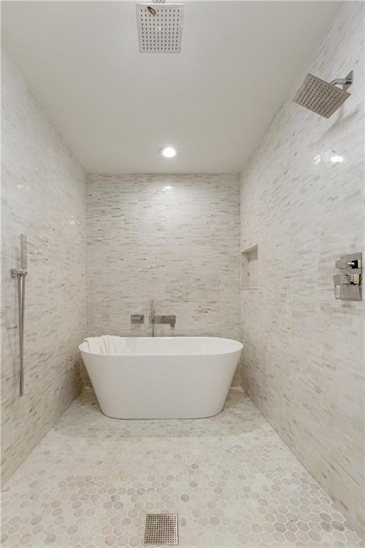 1000 Ridge Tarn, Sandy Springs, Georgia 30350, 5 Bedrooms Bedrooms, ,5 BathroomsBathrooms,Residential,Sold,1000 Ridge Tarn,7296775