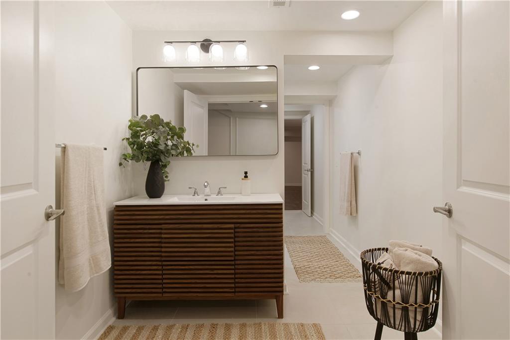 1000 Ridge Tarn, Sandy Springs, Georgia 30350, 5 Bedrooms Bedrooms, ,5 BathroomsBathrooms,Residential,Sold,1000 Ridge Tarn,7296775