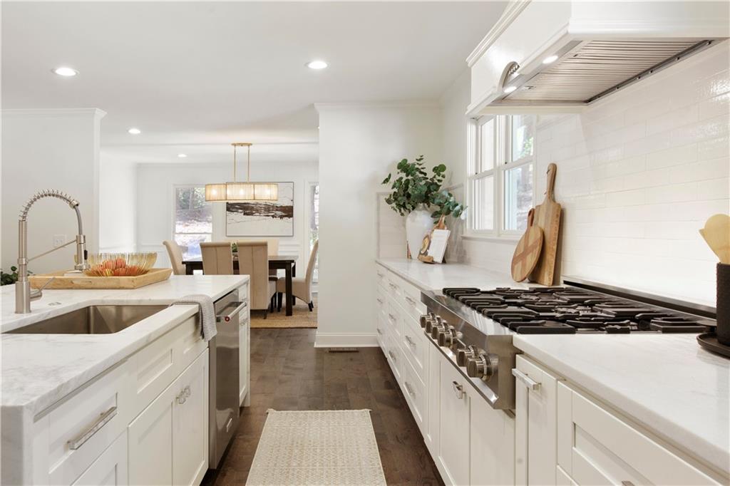 1000 Ridge Tarn, Sandy Springs, Georgia 30350, 5 Bedrooms Bedrooms, ,5 BathroomsBathrooms,Residential,Sold,1000 Ridge Tarn,7296775