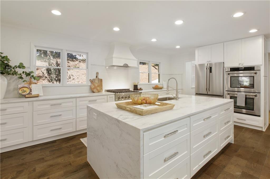 1000 Ridge Tarn, Sandy Springs, Georgia 30350, 5 Bedrooms Bedrooms, ,5 BathroomsBathrooms,Residential,Sold,1000 Ridge Tarn,7296775