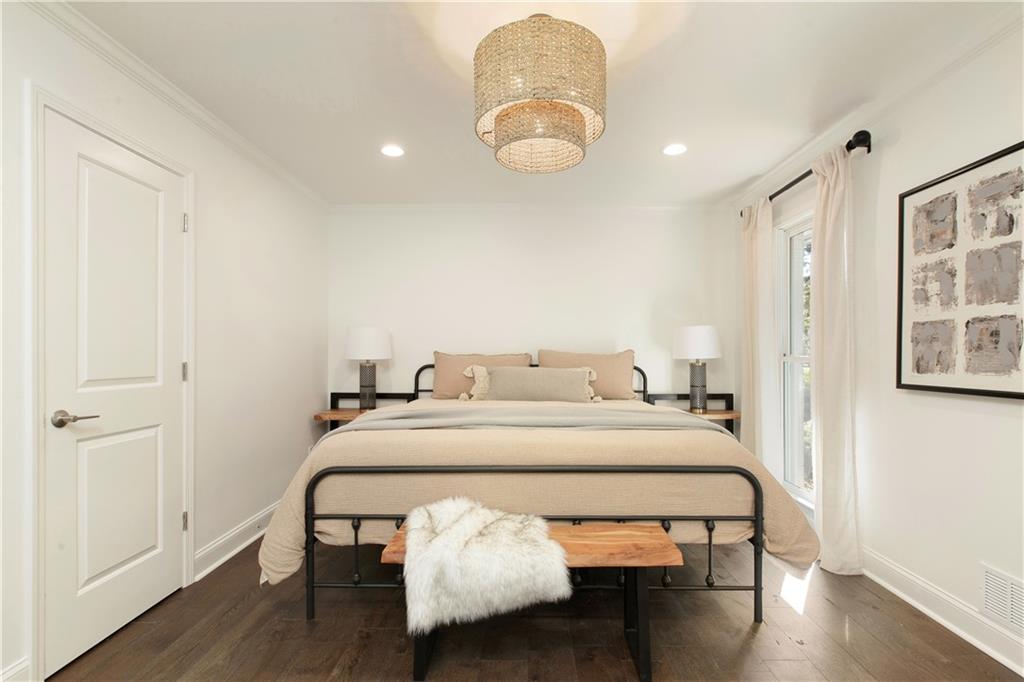 1000 Ridge Tarn, Sandy Springs, Georgia 30350, 5 Bedrooms Bedrooms, ,5 BathroomsBathrooms,Residential,Sold,1000 Ridge Tarn,7296775