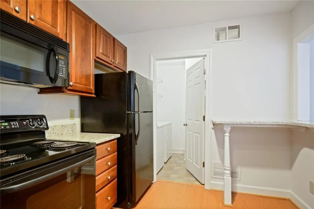 7500 Roswell Road Unit 2, Sandy Springs, Georgia 30350, 2 Bedrooms Bedrooms, ,2 BathroomsBathrooms,Residential,Sold,7500 Roswell Road Unit 2,6786701