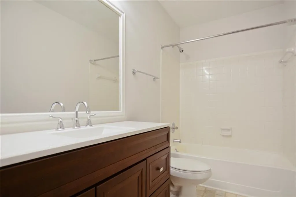 7500 Roswell Road Unit 2, Sandy Springs, Georgia 30350, 2 Bedrooms Bedrooms, ,2 BathroomsBathrooms,Residential,Sold,7500 Roswell Road Unit 2,6786701
