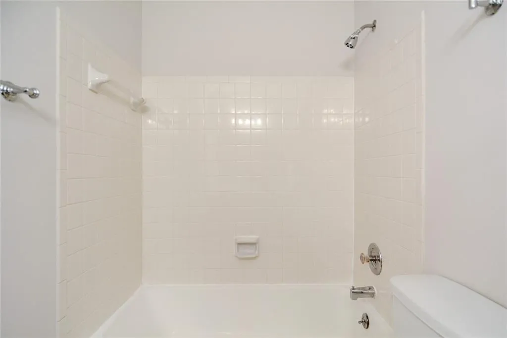 7500 Roswell Road Unit 2, Sandy Springs, Georgia 30350, 2 Bedrooms Bedrooms, ,2 BathroomsBathrooms,Residential,Sold,7500 Roswell Road Unit 2,6786701