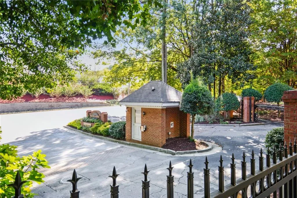 7500 Roswell Road Unit 2, Sandy Springs, Georgia 30350, 2 Bedrooms Bedrooms, ,2 BathroomsBathrooms,Residential,Sold,7500 Roswell Road Unit 2,6786701