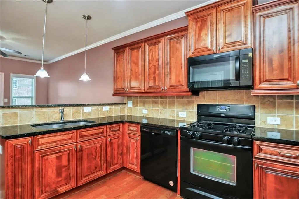 7170 Glisten Avenue, Atlanta, Georgia 30328, 3 Bedrooms Bedrooms, ,3 BathroomsBathrooms,Residential,Sold,7170 Glisten Avenue,6829212