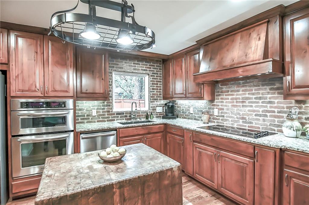 18 Basswood Circle, Sandy Springs, Georgia 30328, 2 Bedrooms Bedrooms, ,2 BathroomsBathrooms,Residential,Sold,18 Basswood Circle,7281308