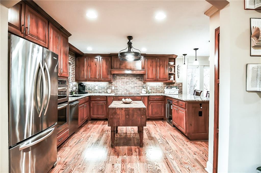 18 Basswood Circle, Sandy Springs, Georgia 30328, 2 Bedrooms Bedrooms, ,2 BathroomsBathrooms,Residential,Sold,18 Basswood Circle,7281308