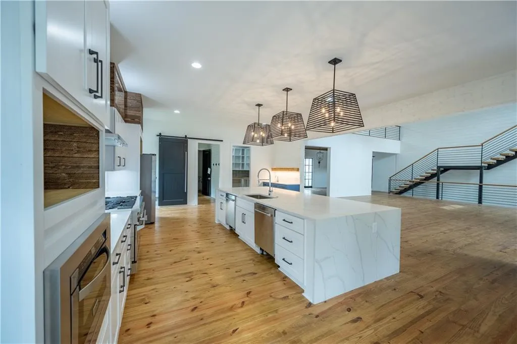 8315 Hewlett Road, Sandy Springs, Georgia 30350, 6 Bedrooms Bedrooms, ,6 BathroomsBathrooms,Residential,Sold,8315 Hewlett Road,6960732