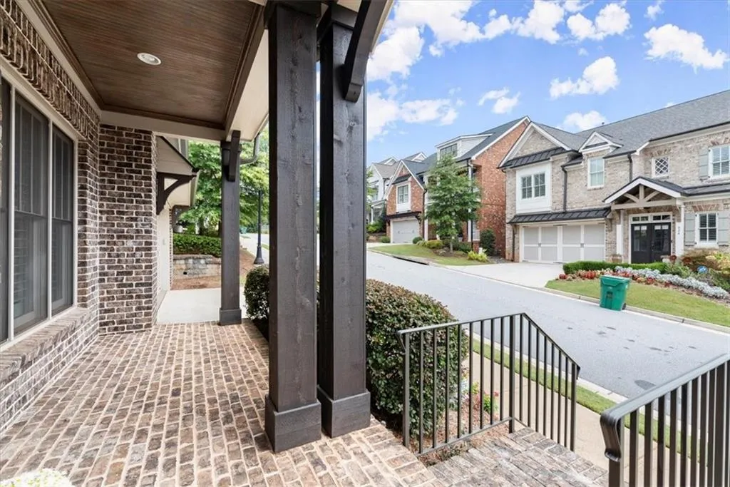 825 Novello Court, Atlanta, Georgia 30342, 5 Bedrooms Bedrooms, ,4 BathroomsBathrooms,Residential,Sold,825 Novello Court,7454666
