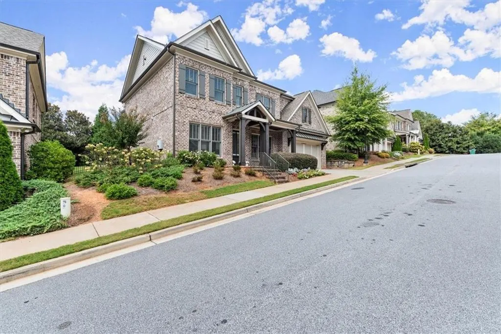 825 Novello Court, Atlanta, Georgia 30342, 5 Bedrooms Bedrooms, ,4 BathroomsBathrooms,Residential,Sold,825 Novello Court,7454666