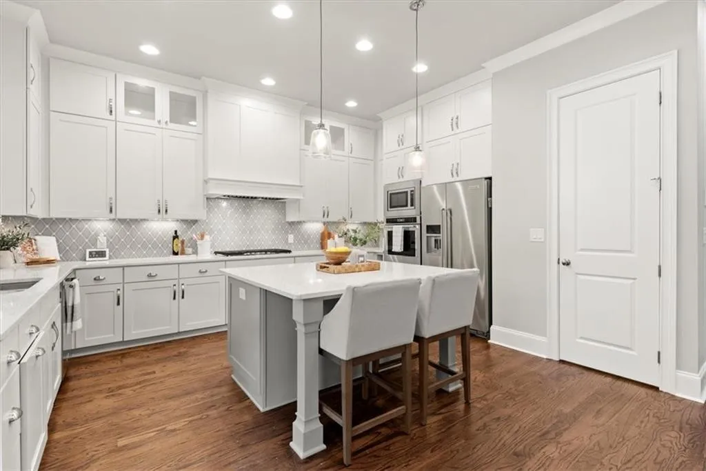 825 Novello Court, Atlanta, Georgia 30342, 5 Bedrooms Bedrooms, ,4 BathroomsBathrooms,Residential,Sold,825 Novello Court,7454666