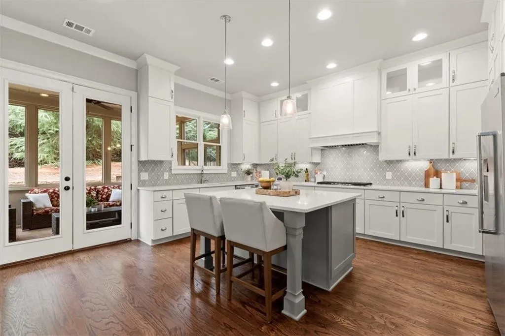 825 Novello Court, Atlanta, Georgia 30342, 5 Bedrooms Bedrooms, ,4 BathroomsBathrooms,Residential,Sold,825 Novello Court,7454666
