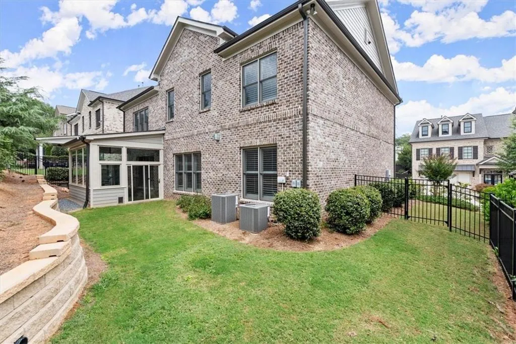 825 Novello Court, Atlanta, Georgia 30342, 5 Bedrooms Bedrooms, ,4 BathroomsBathrooms,Residential,Sold,825 Novello Court,7454666