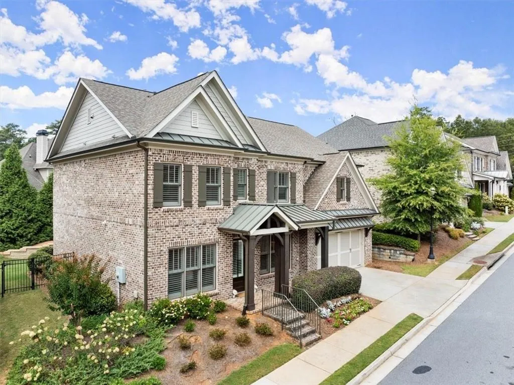 825 Novello Court, Atlanta, Georgia 30342, 5 Bedrooms Bedrooms, ,4 BathroomsBathrooms,Residential,Sold,825 Novello Court,7454666