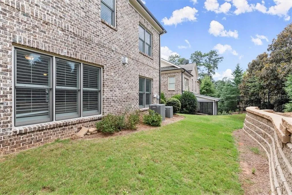 825 Novello Court, Atlanta, Georgia 30342, 5 Bedrooms Bedrooms, ,4 BathroomsBathrooms,Residential,Sold,825 Novello Court,7454666