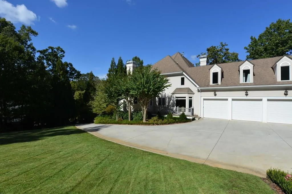 230 Sheridan Point Lane, Atlanta, Georgia 30342, 5 Bedrooms Bedrooms, ,4 BathroomsBathrooms,Residential,Sold,230 Sheridan Point Lane,5832454