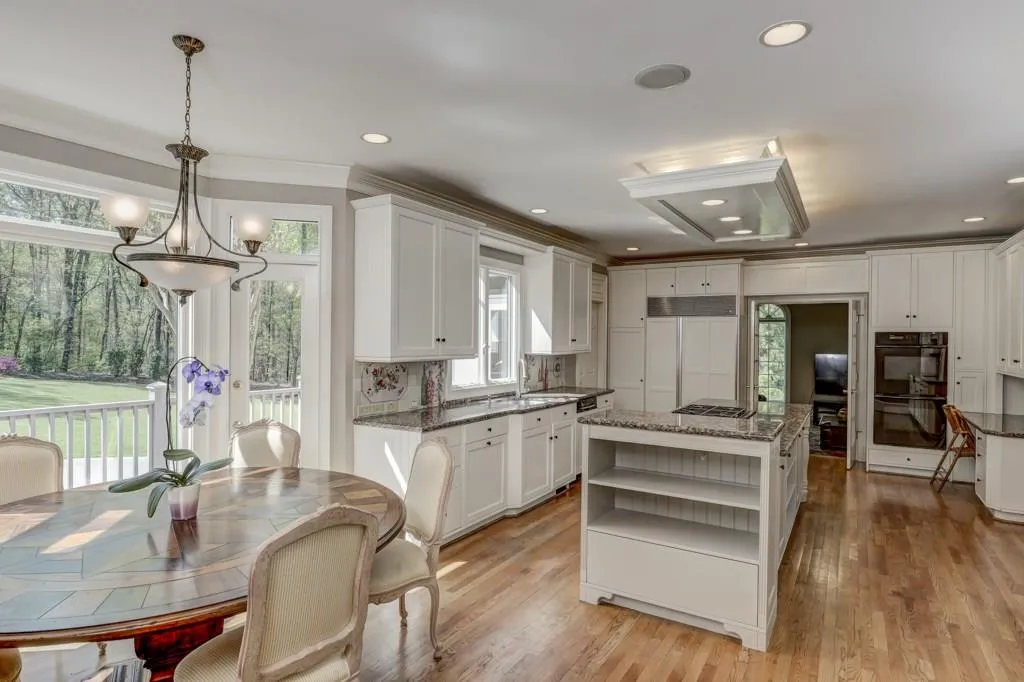 230 Sheridan Point Lane, Atlanta, Georgia 30342, 5 Bedrooms Bedrooms, ,4 BathroomsBathrooms,Residential,Sold,230 Sheridan Point Lane,5832454