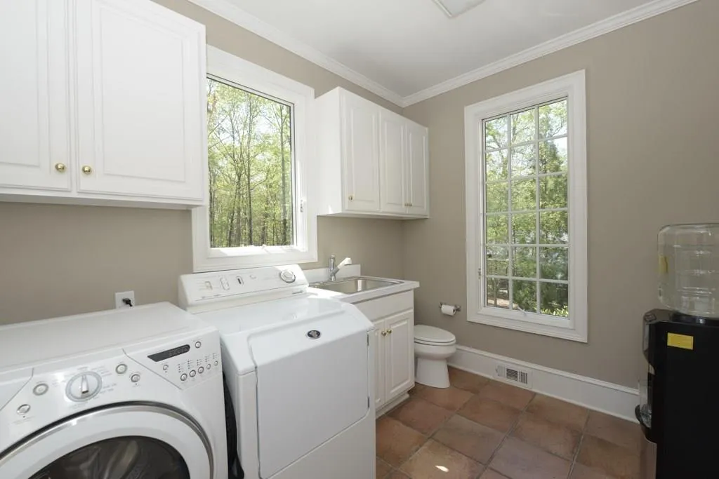 230 Sheridan Point Lane, Atlanta, Georgia 30342, 5 Bedrooms Bedrooms, ,4 BathroomsBathrooms,Residential,Sold,230 Sheridan Point Lane,5832454