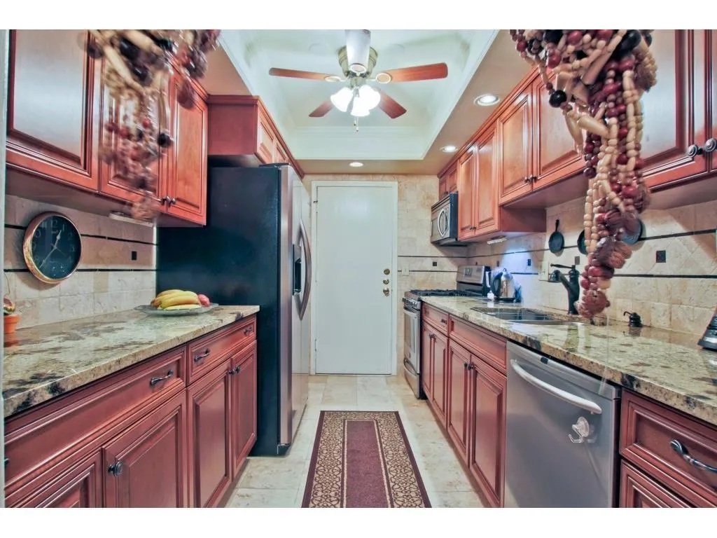 6851 Roswell Road Unit F23, Sandy Springs, Georgia 30328, 2 Bedrooms Bedrooms, ,2 BathroomsBathrooms,Residential,Sold,6851 Roswell Road Unit F23,5762259