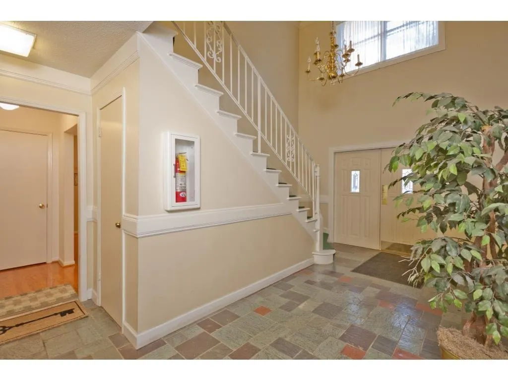 6851 Roswell Road Unit F23, Sandy Springs, Georgia 30328, 2 Bedrooms Bedrooms, ,2 BathroomsBathrooms,Residential,Sold,6851 Roswell Road Unit F23,5762259