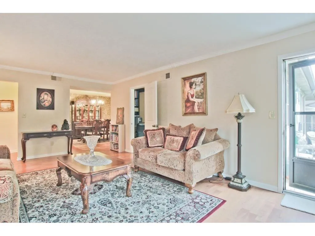 6851 Roswell Road Unit F23, Sandy Springs, Georgia 30328, 2 Bedrooms Bedrooms, ,2 BathroomsBathrooms,Residential,Sold,6851 Roswell Road Unit F23,5762259