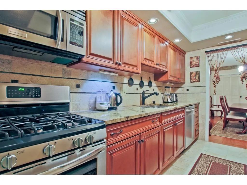 6851 Roswell Road Unit F23, Sandy Springs, Georgia 30328, 2 Bedrooms Bedrooms, ,2 BathroomsBathrooms,Residential,Sold,6851 Roswell Road Unit F23,5762259