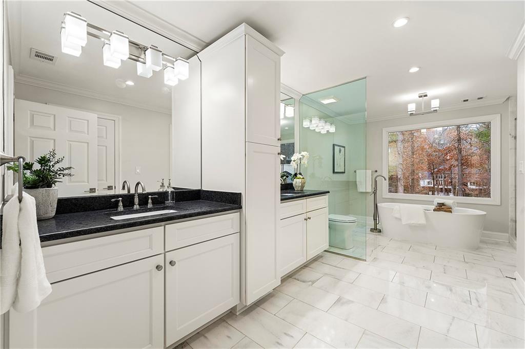 9810 Huntcliff Trace, Sandy Springs, Georgia 30350, 6 Bedrooms Bedrooms, ,5 BathroomsBathrooms,Residential,Sold,9810 Huntcliff Trace,7307484