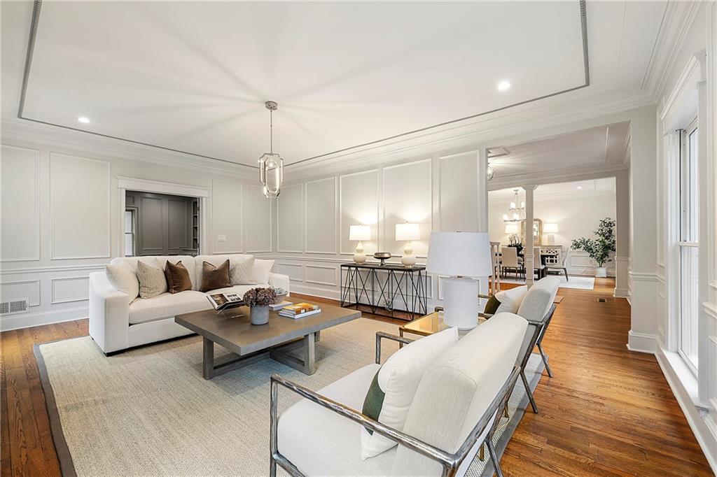 9810 Huntcliff Trace, Sandy Springs, Georgia 30350, 6 Bedrooms Bedrooms, ,5 BathroomsBathrooms,Residential,Sold,9810 Huntcliff Trace,7307484