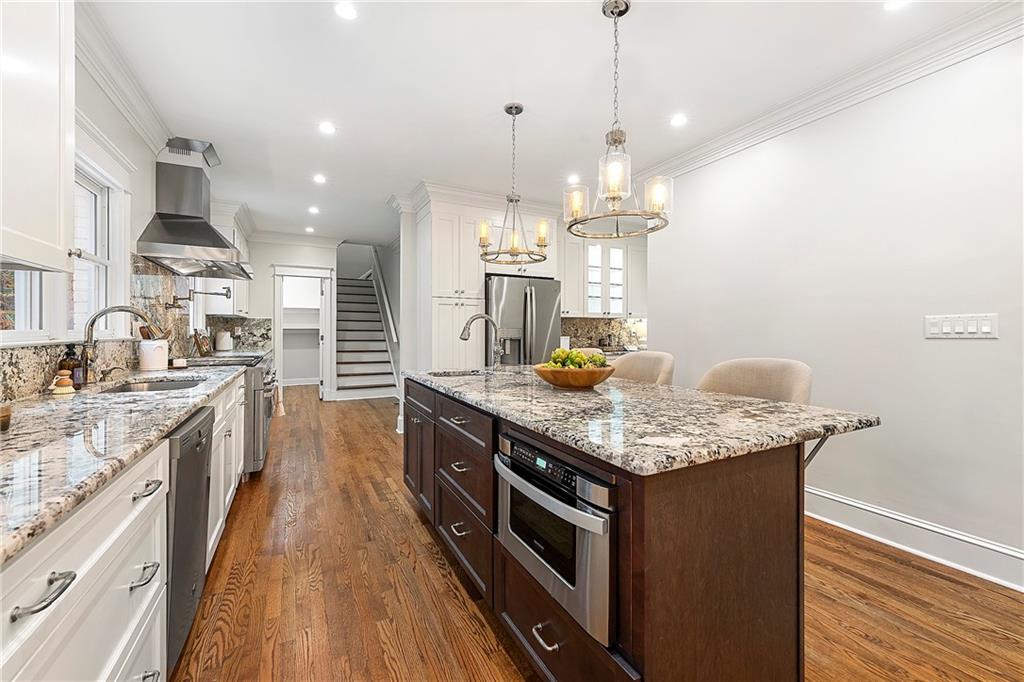 9810 Huntcliff Trace, Sandy Springs, Georgia 30350, 6 Bedrooms Bedrooms, ,5 BathroomsBathrooms,Residential,Sold,9810 Huntcliff Trace,7307484