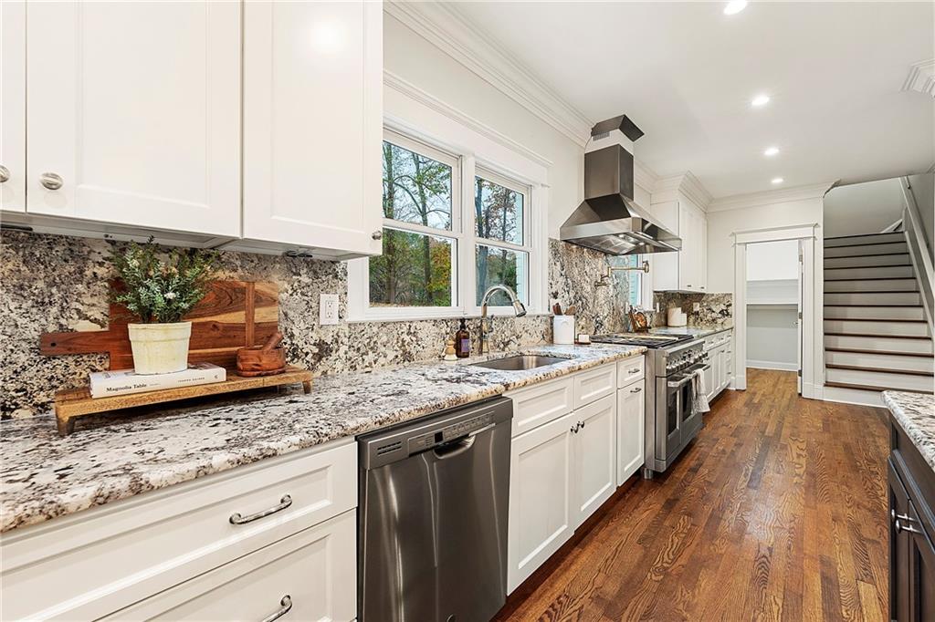 9810 Huntcliff Trace, Sandy Springs, Georgia 30350, 6 Bedrooms Bedrooms, ,5 BathroomsBathrooms,Residential,Sold,9810 Huntcliff Trace,7307484